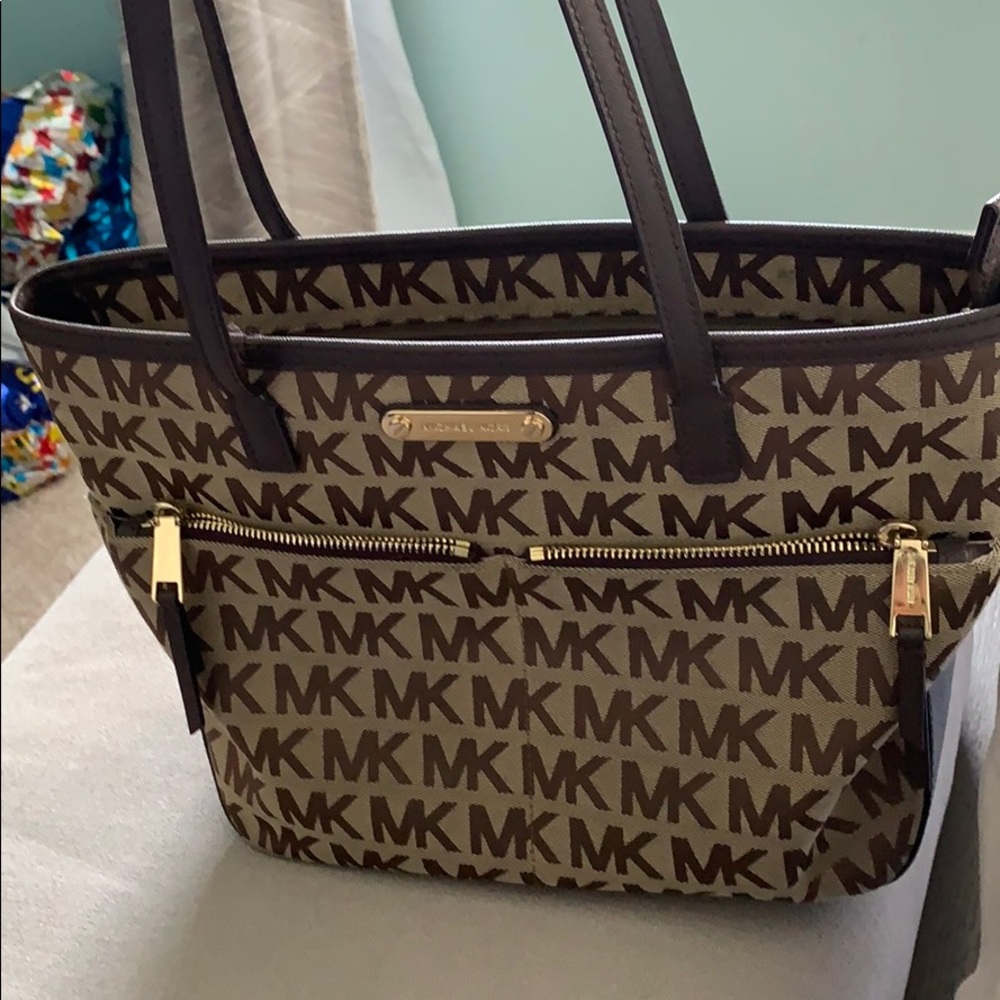 Micheal Kors purse